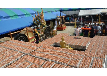 2017–05-16  泰国商人脱困还愿供养5万颗鸡蛋